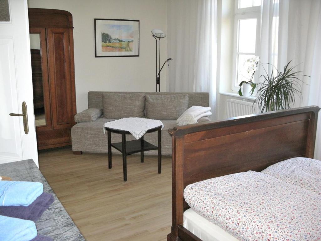 Hotel Gutshaus Zietlitz Dobbin-Linstow Habitación foto