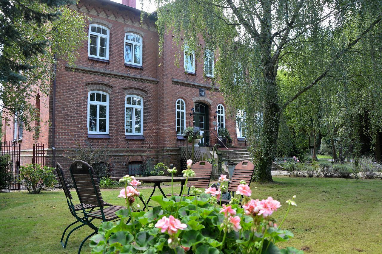 Hotel Gutshaus Zietlitz Dobbin-Linstow Exterior foto